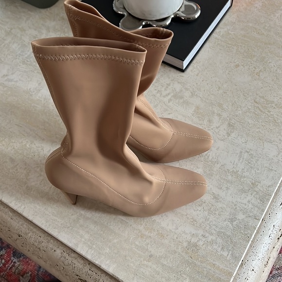 Beige Boot Heels, never been worn. Size 5 - Picture 2 of 3